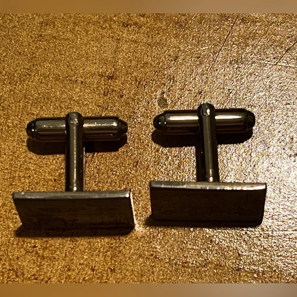 VINTAGE MEN’S FASHION CUFF LINKS.
